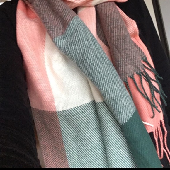 Plaid Warm Scarves in 2 Colors - Picture 7 of 8